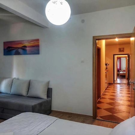 Vacation Home Keskic Velika Gata Bagian luar foto