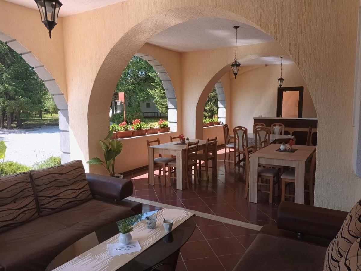 Vacation Home Keskic Velika Gata Bagian luar foto