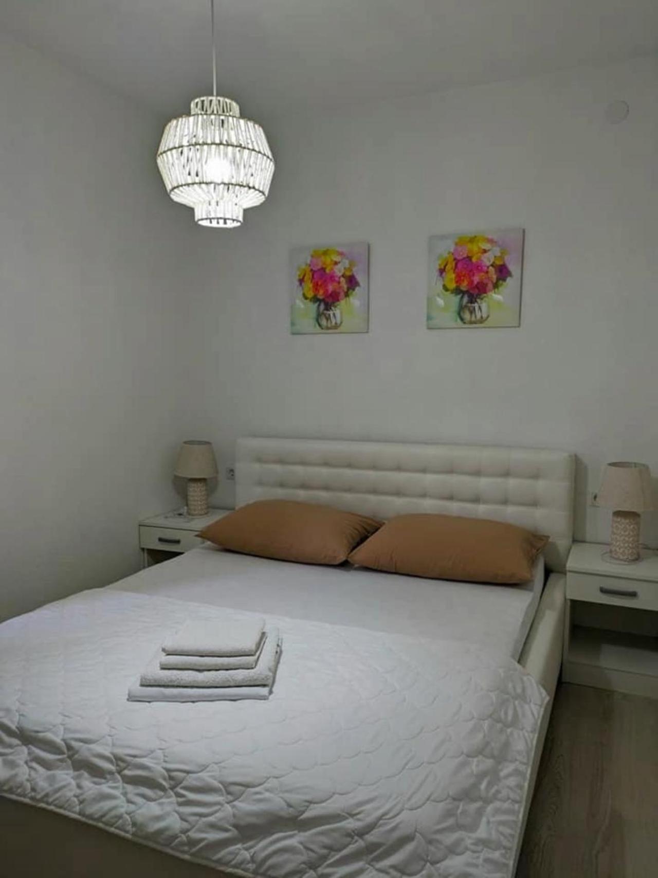 Vacation Home Keskic Velika Gata Bagian luar foto