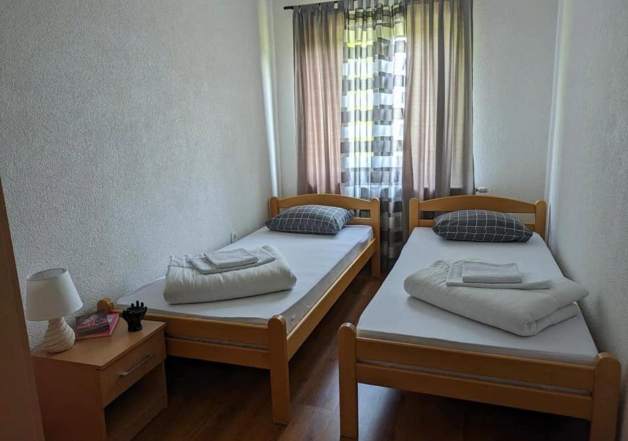 Vacation Home Keskic Velika Gata Bagian luar foto